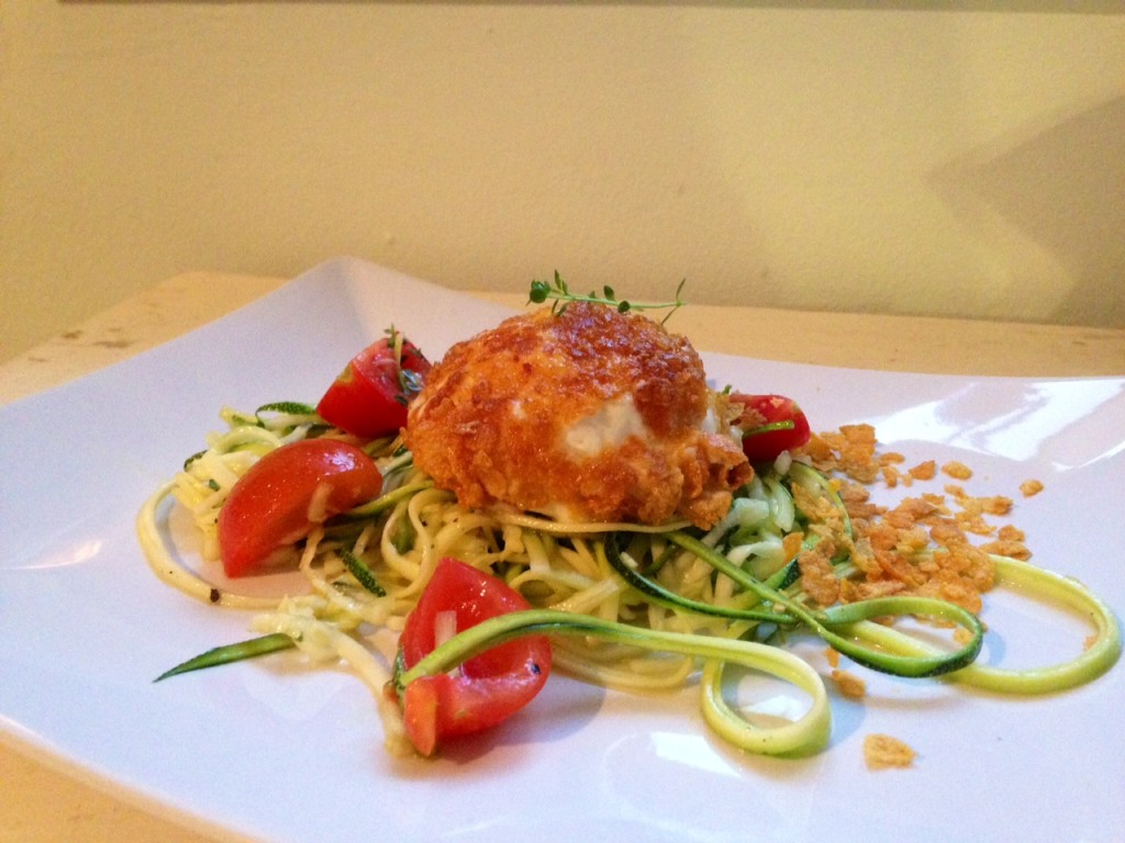 Tomaten-Zucchini-Salat mit gebackenem Tofu (vegan)
