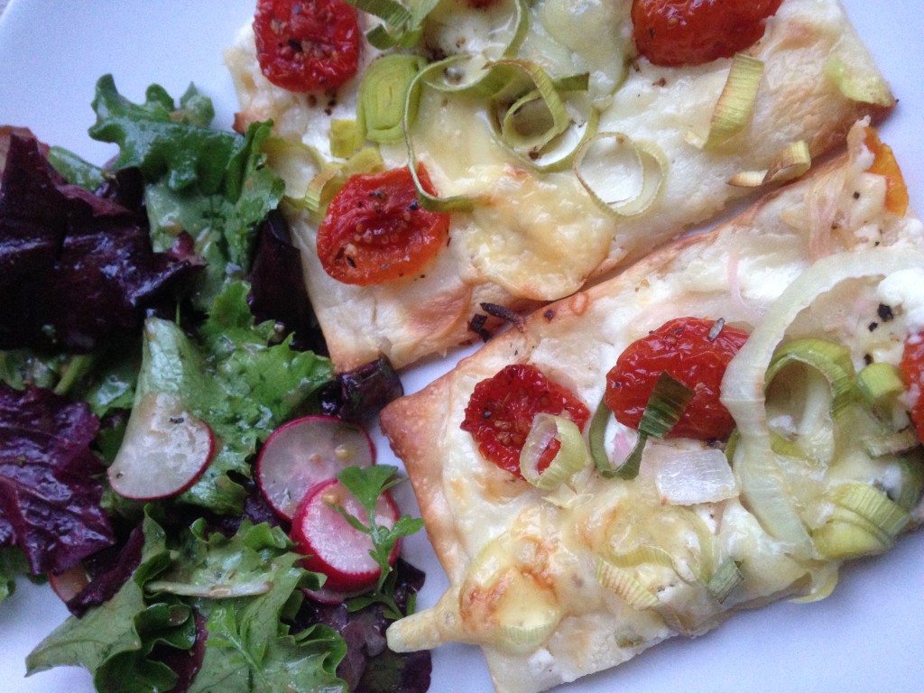 Lauch-Tomaten-Flammkuchen