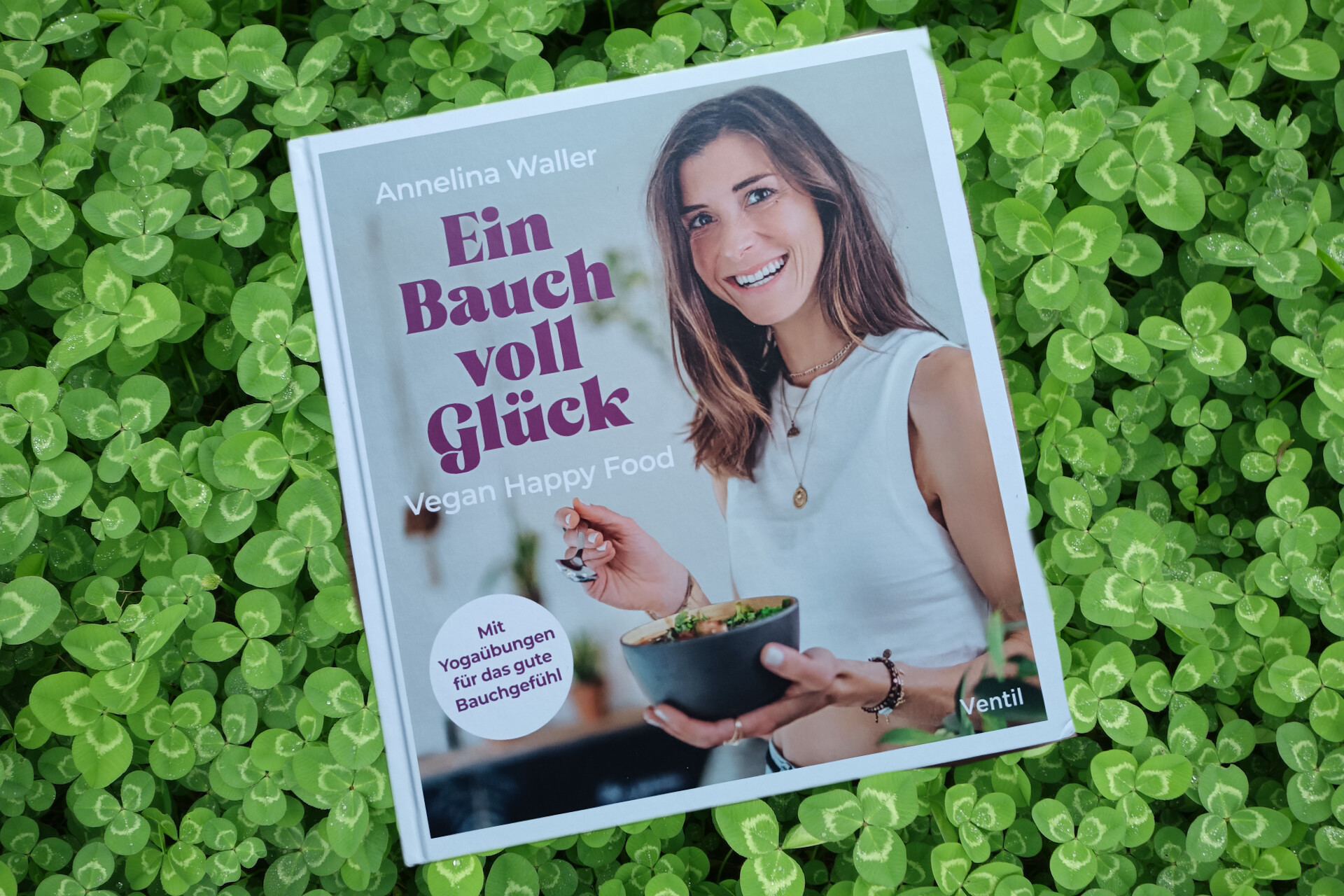 Buchvorstellung und Gewinnspiel: „Ein Bauch voll Glück – Vegan Happy Food“ von Annelina Waller