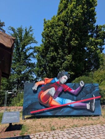 Wandbild der Hochspringerin Gretel Bergmann in Laupheim