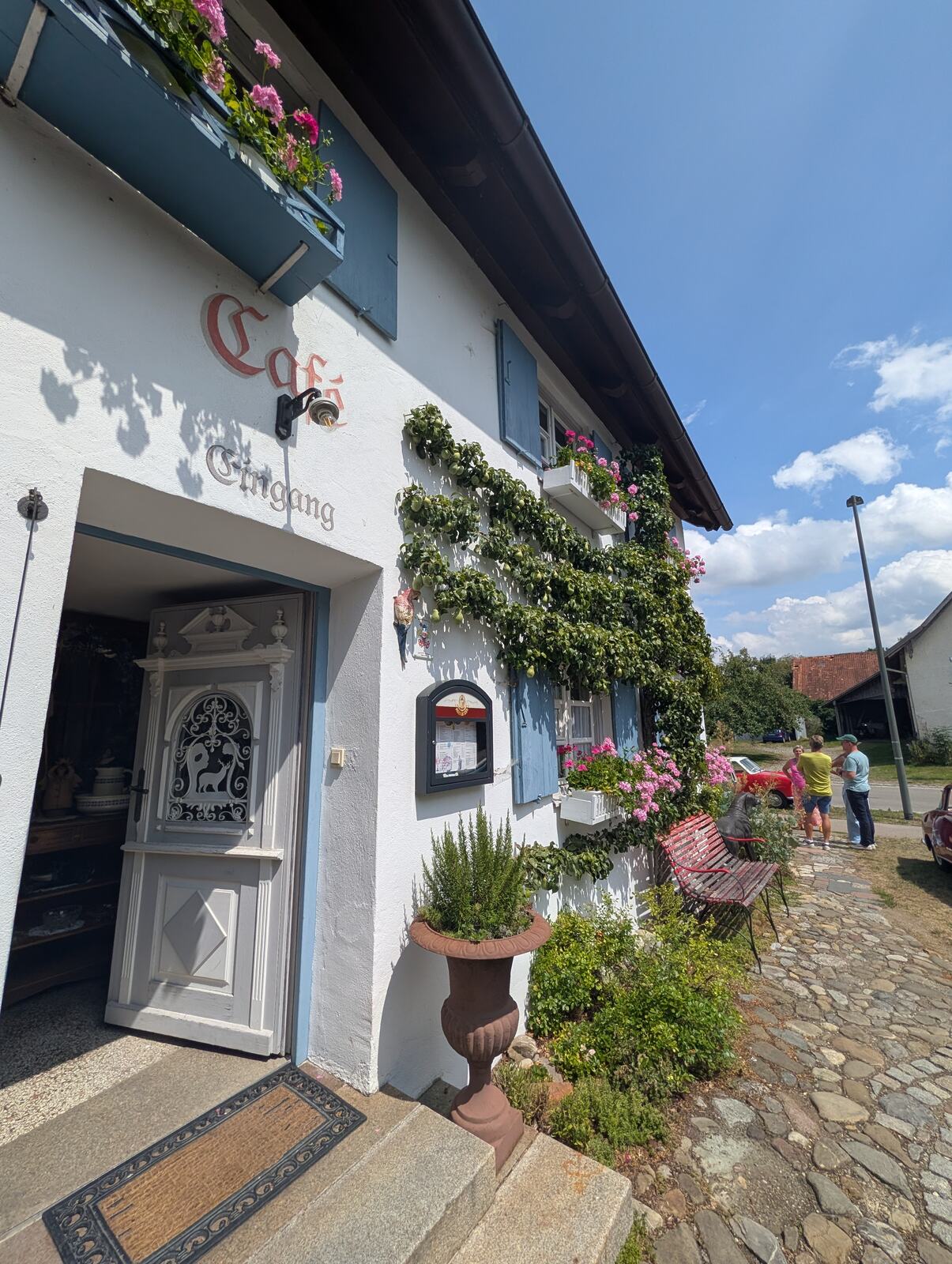 Eingang zum Cafe im Antikwerk