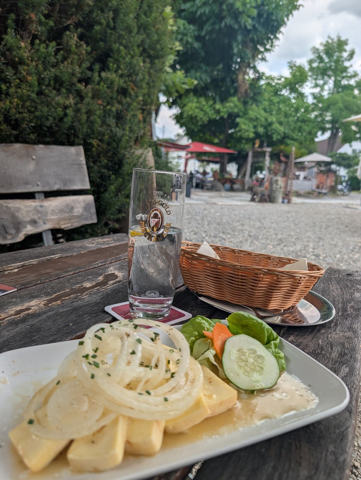 Kuchenteller im Cafe des Antikwerks