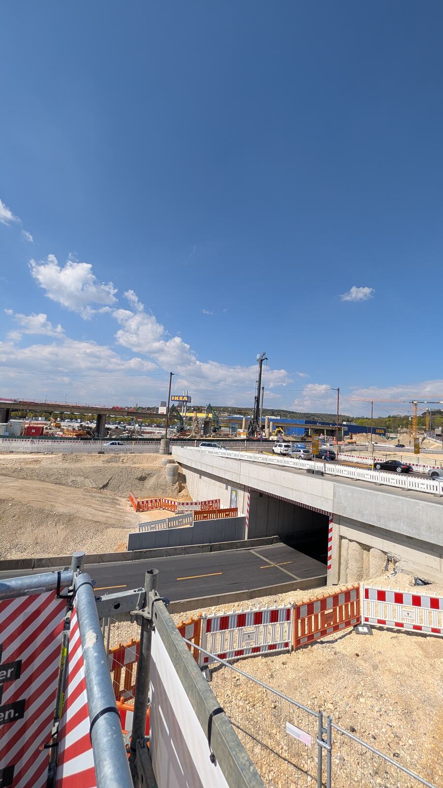 Baustelle der B10 mit Absperrung