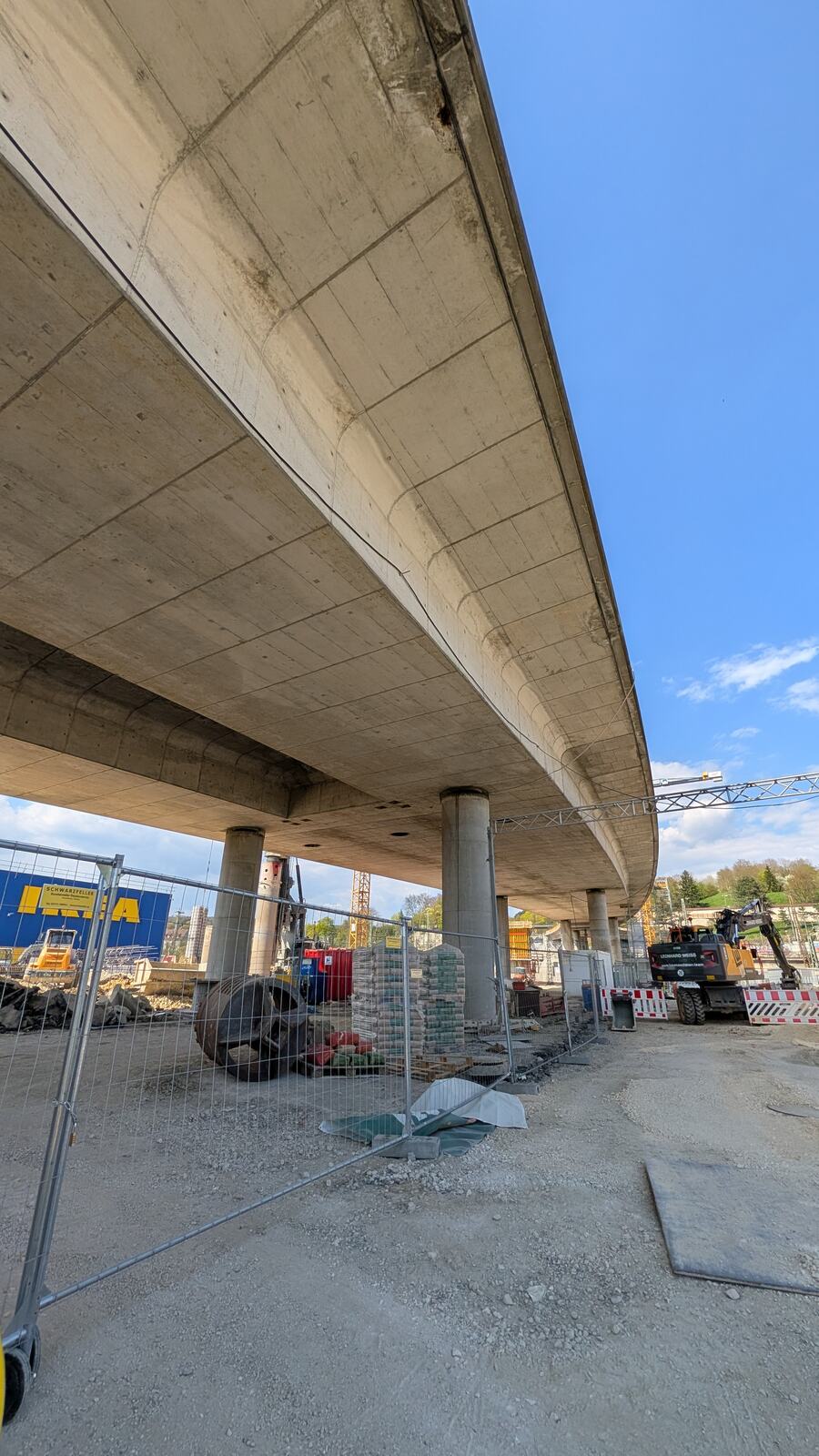 Betonbruecke von unten