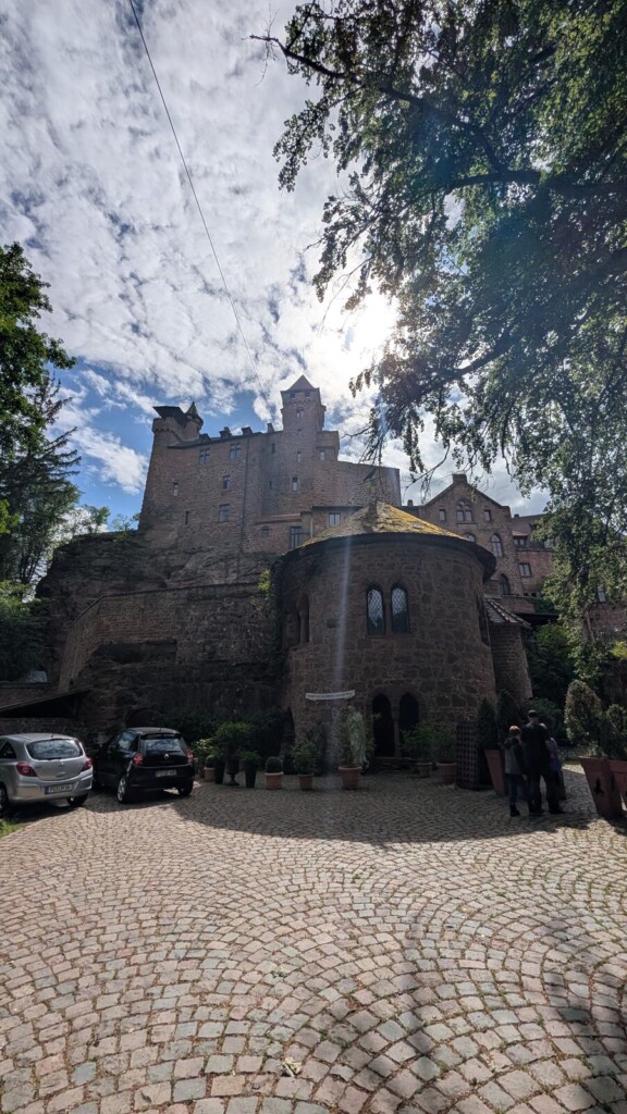 Burg Berwartstein im Innenhof