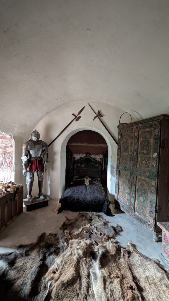 Torbogen mit Treppe in der Burg Berwartstein
