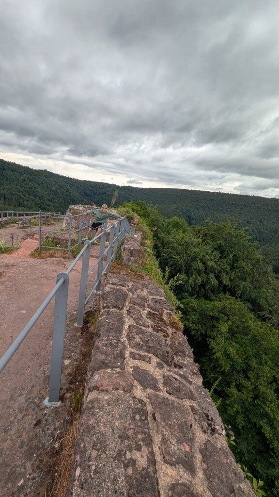 Blick von der Burgmauer ins Tal