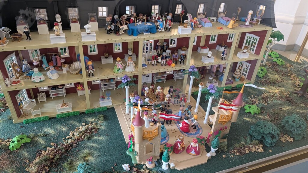 Grosses Burg-Diorama in der Ausstellung
