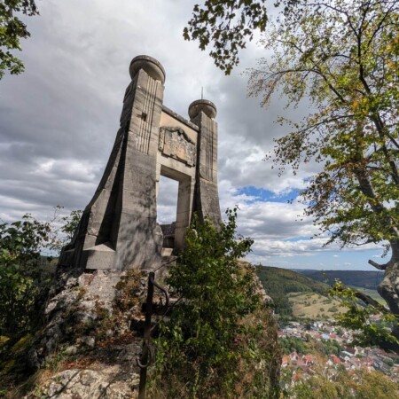 Schillerstein Blaubeuren: 15 Minuten hoch, Aussicht übers Blautal