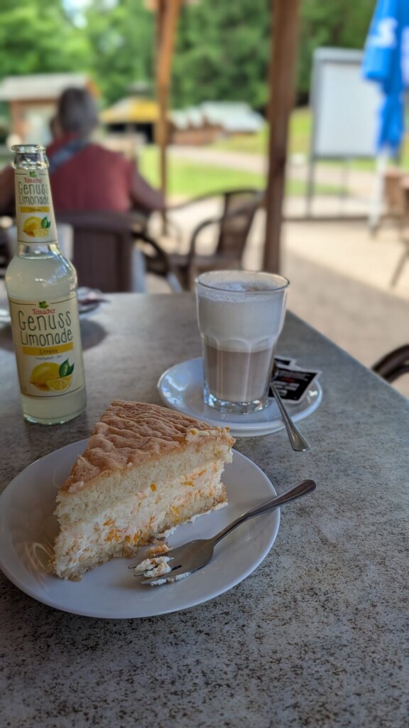 Kaffee und Kuchen im Wildpark Silz
