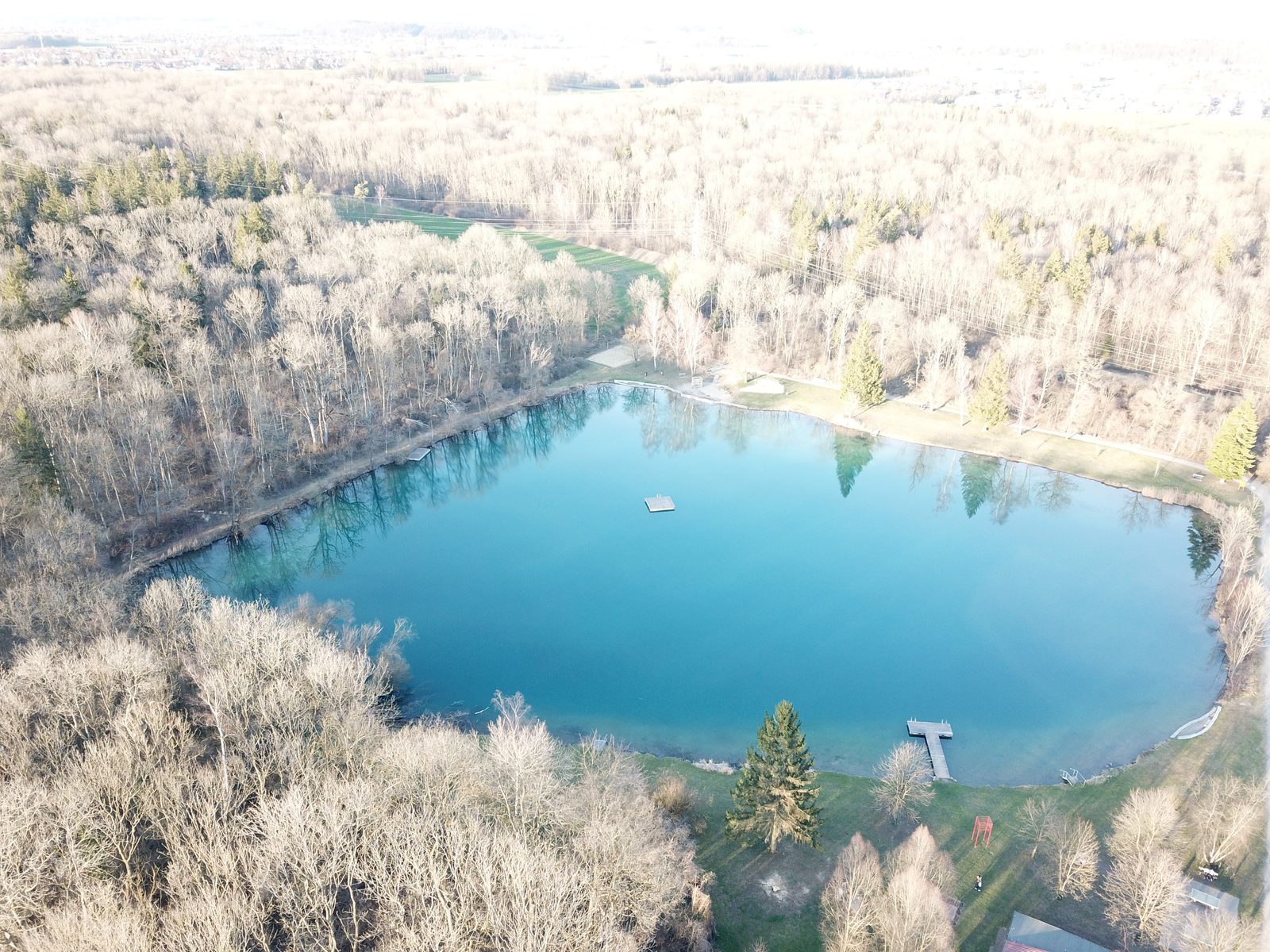 Luftaufnahme des Baggersees Dietenheim