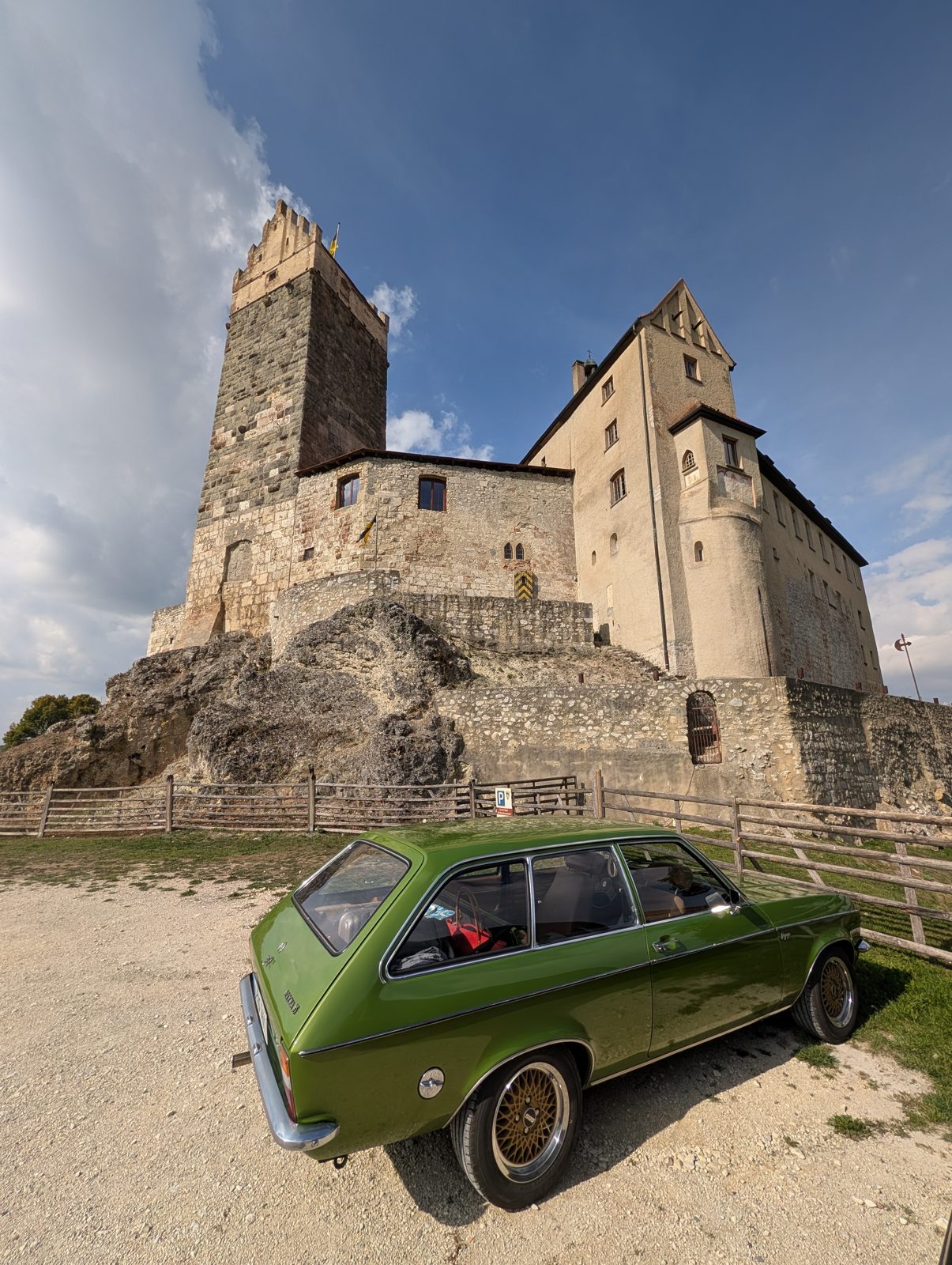 Burg Katzenstein mit Kind: Kleine Burg, große Überraschung und eine Runde um den Härtsfeldsee